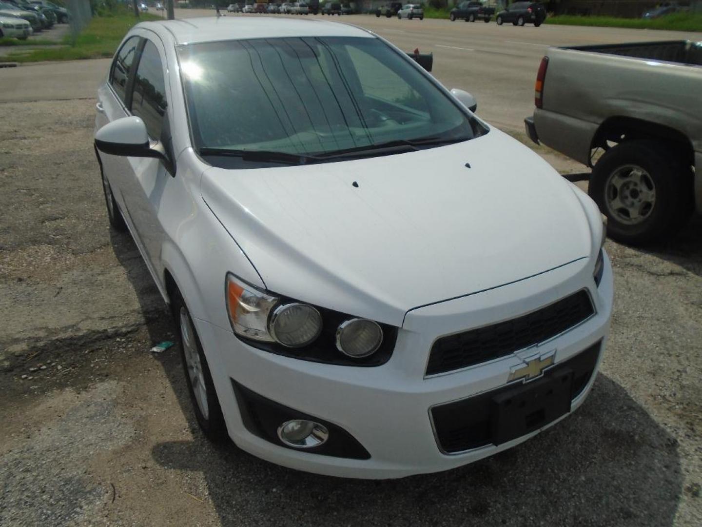 2012 WHITE CHEVROLET SONIC 2LT Sedan (1G1JC5SH9C4) with an 1.8L L4 DOHC 24V engine, AUTOMATIC transmission, located at 2303 West Mt. Houston, Houston, Texas, 77038, (281) 507-3956, 29.771597, -95.339569 - Photo#0