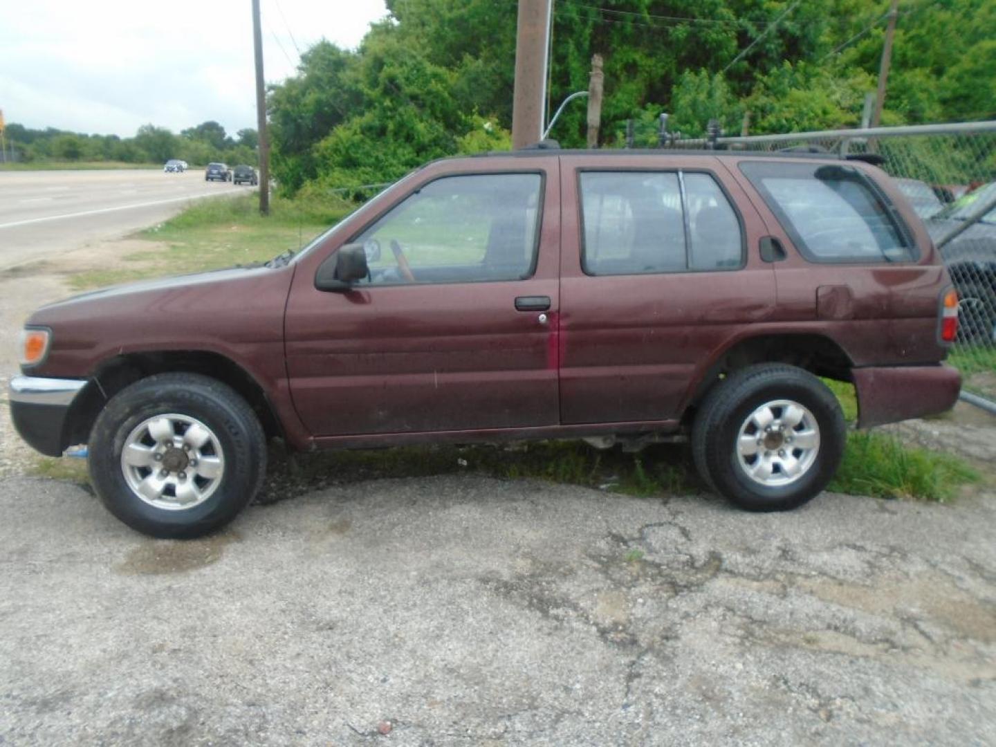 1998 MAROON NISSAN PATHFINDER XE 4WD (JN8AR05Y7WW) with an 3.3L V6 OHV 12V engine, AUTOMATIC transmission, located at 2303 West Mt. Houston, Houston, 77038, (281) 507-3956, 29.771597, -95.339569 - Photo#0