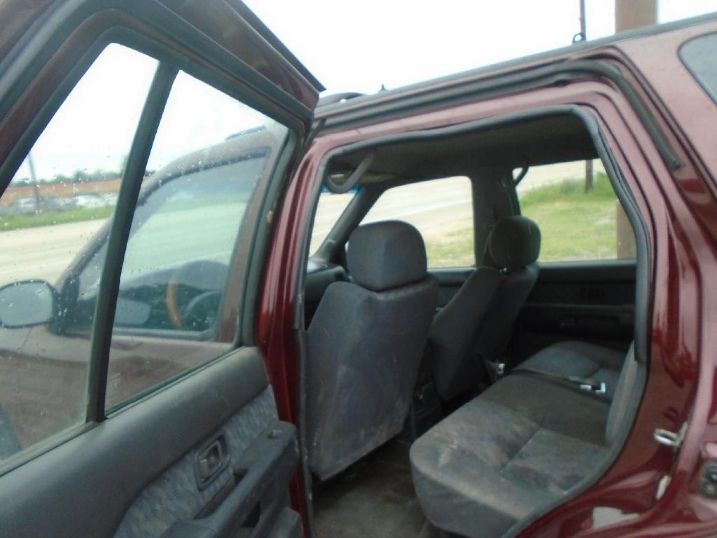 1998 MAROON NISSAN PATHFINDER XE 4WD (JN8AR05Y7WW) with an 3.3L V6 OHV 12V engine, AUTOMATIC transmission, located at 2303 West Mt. Houston, Houston, Texas, 77038, (281) 507-3956, 29.771597, -95.339569 - Photo#4