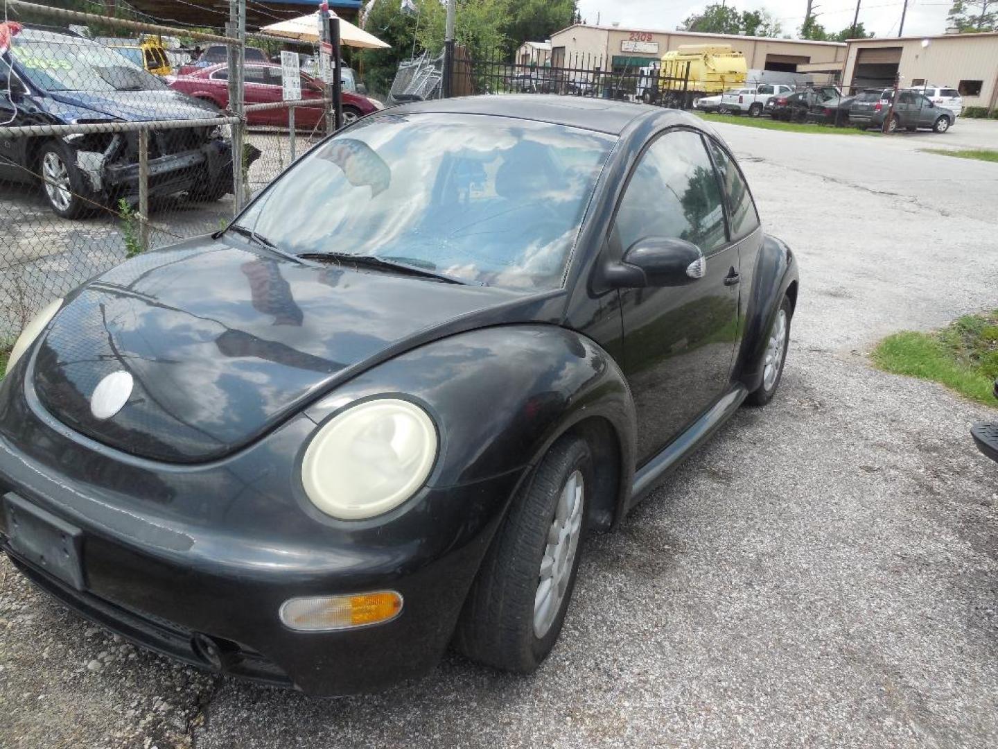 2005 BLACK VOLKSWAGEN NEW BEETLE GLS 2.0L (3VWCK31C25M) with an 2.0L L4 SOHC 8V engine, AUTOMATIC transmission, located at 2303 West Mt. Houston, Houston, 77038, (281) 507-3956, 29.771597, -95.339569 - Photo#4