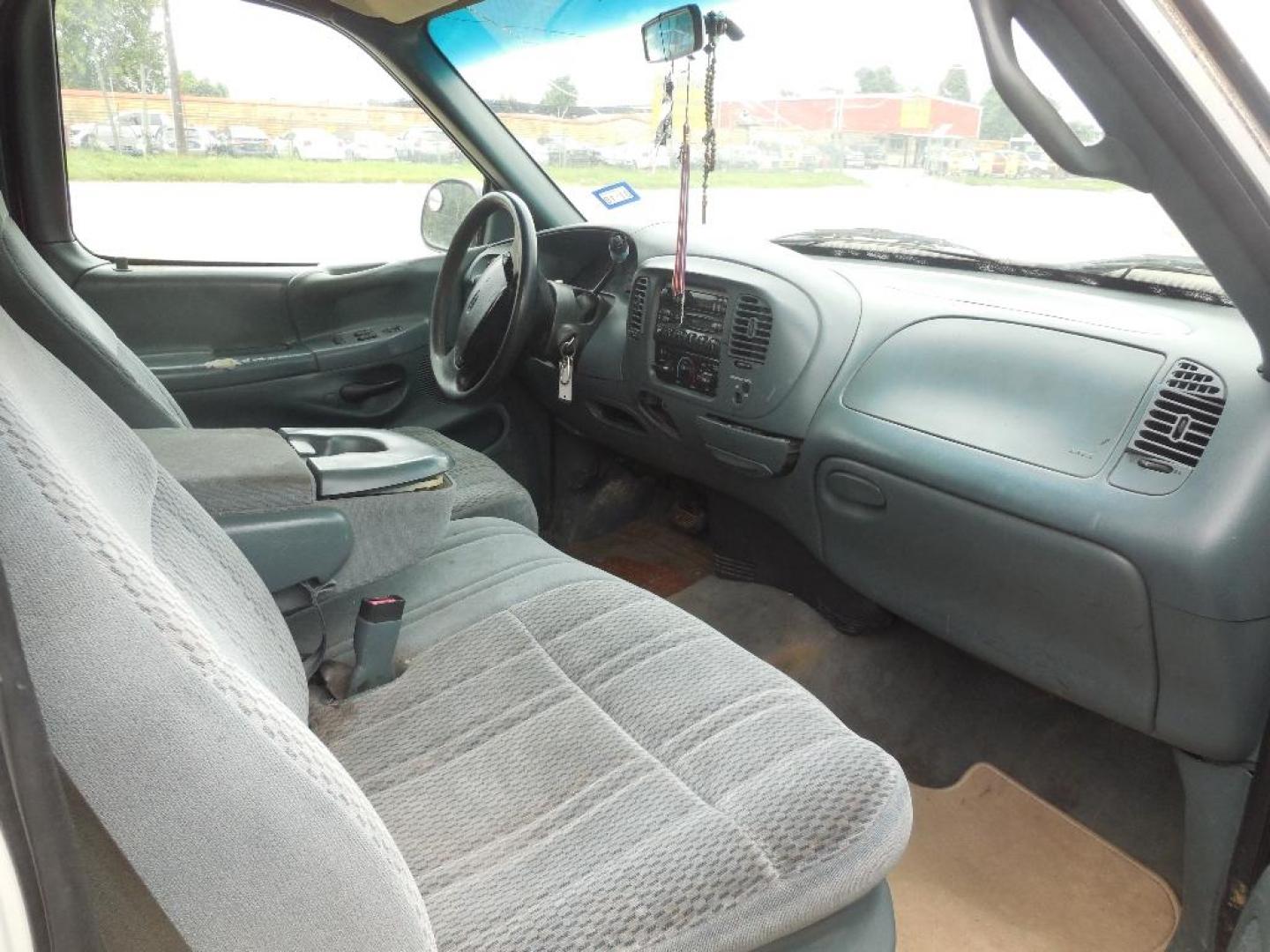 1997 WHITE FORD F-150 SuperCab Flareside Short Bed 2WD (1FTDX07W0VK) with an 4.6L V8 SOHC 16V engine, AUTOMATIC transmission, located at 2303 West Mt. Houston, Houston, 77038, (281) 507-3956, 29.771597, -95.339569 - Photo#3