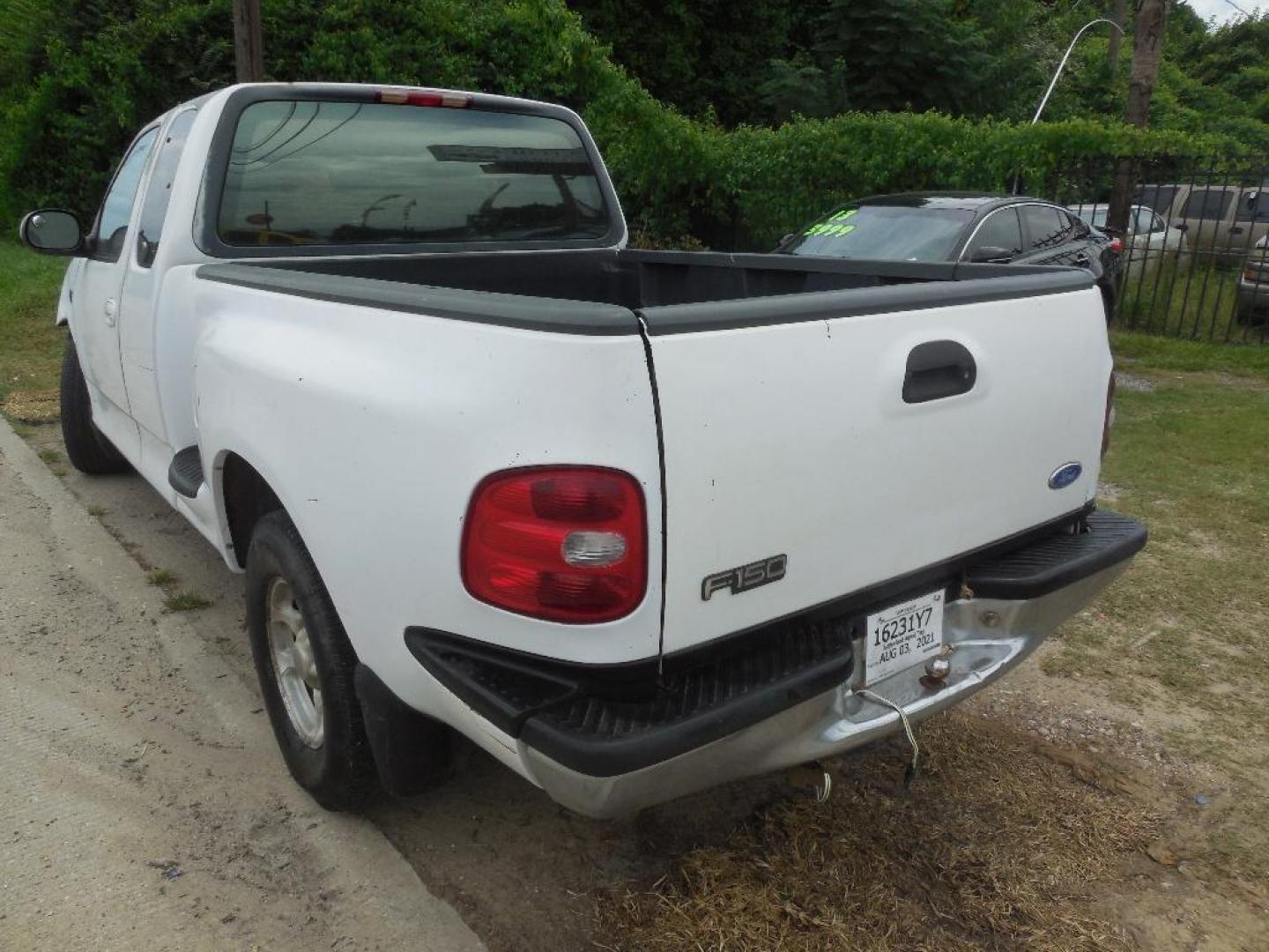 1997 WHITE FORD F-150 SuperCab Flareside Short Bed 2WD (1FTDX07W0VK) with an 4.6L V8 SOHC 16V engine, AUTOMATIC transmission, located at 2303 West Mt. Houston, Houston, 77038, (281) 507-3956, 29.771597, -95.339569 - Photo#1