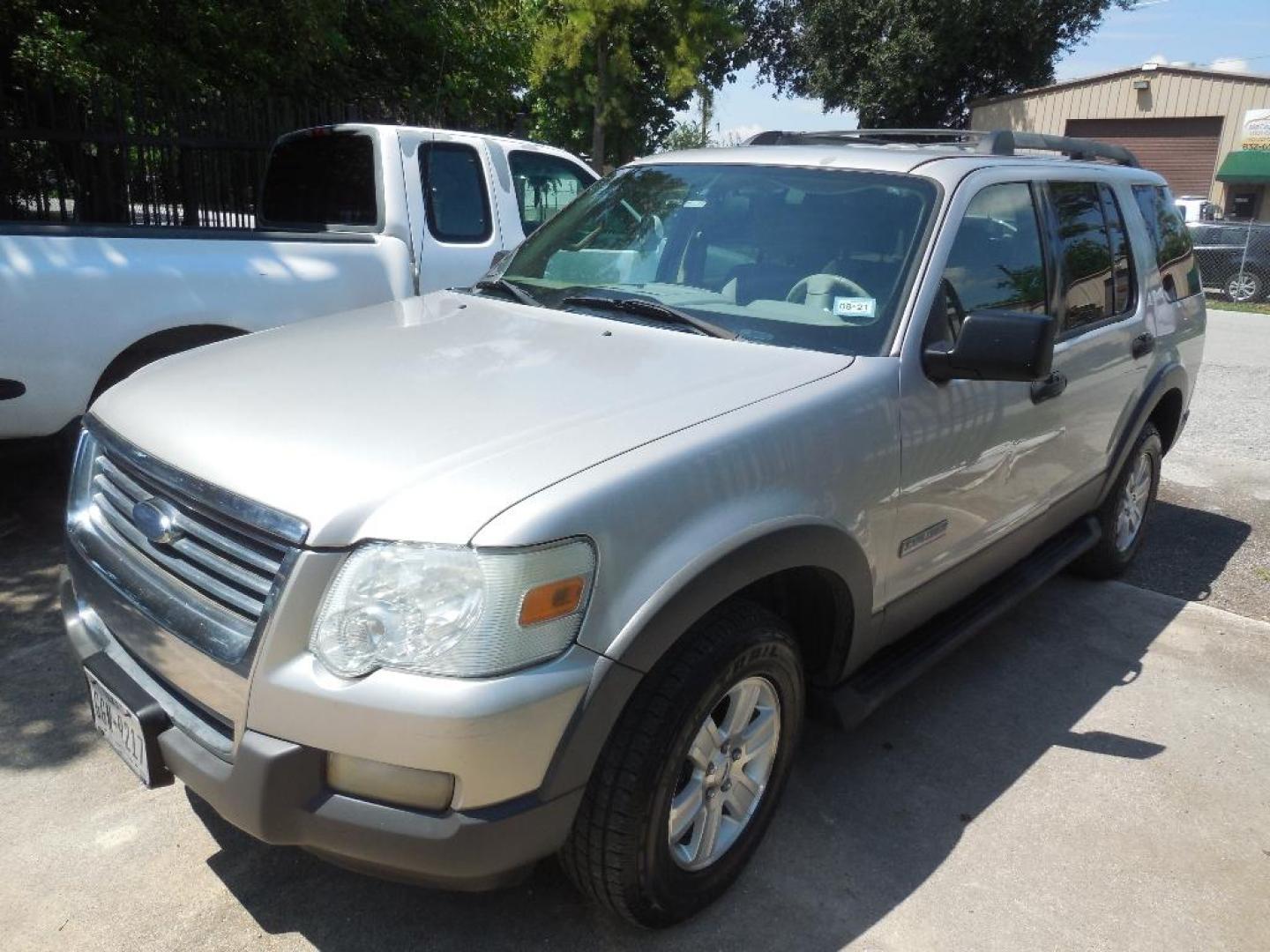 2006 GRAY FORD EXPLORER XLT 4.0L 2WD (1FMEU63E96U) with an 4.0L V6 SOHC 16V engine, AUTOMATIC transmission, located at 2303 West Mt. Houston, Houston, 77038, (281) 507-3956, 29.771597, -95.339569 - Photo#0