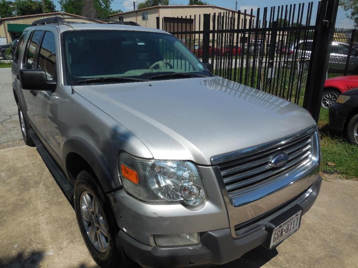 2006 GRAY FORD EXPLORER XLT 4.0L 2WD (1FMEU63E96U) with an 4.0L V6 SOHC 16V engine, AUTOMATIC transmission, located at 2303 West Mt. Houston, Houston, 77038, (281) 507-3956, 29.771597, -95.339569 - Photo#1