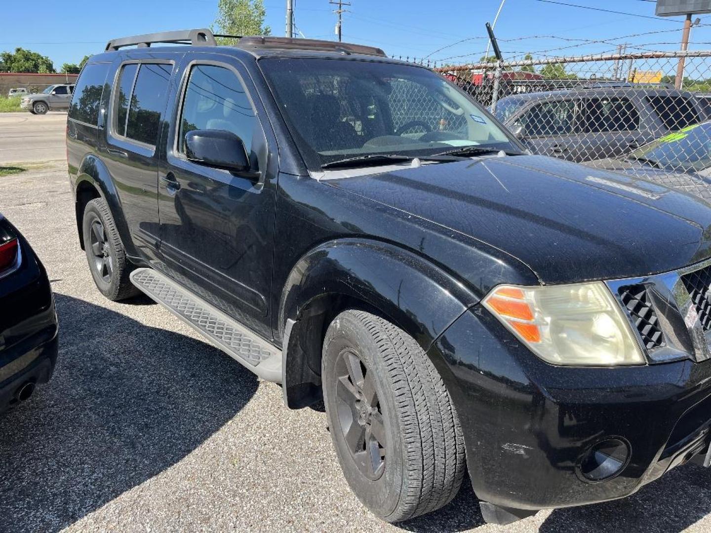 2008 BLACK NISSAN PATHFINDER SE 2WD (5N1AR18UX8C) with an 4.0L V6 DOHC 24V engine, AUTOMATIC transmission, located at 2303 West Mt. Houston, Houston, Texas, 77038, (281) 507-3956, 29.771597, -95.339569 - Photo#4